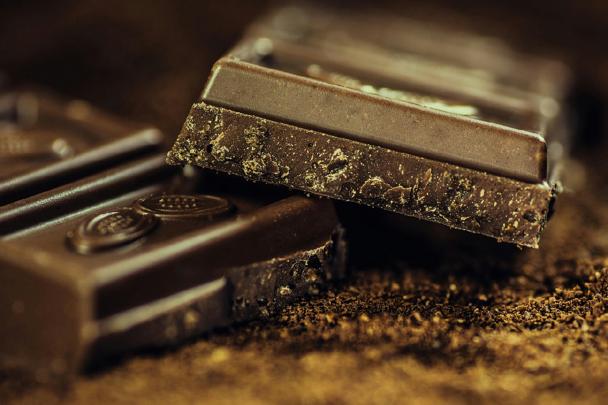 Gli sportivi mangiano cioccolato fondente? Ecco cosa può davvero cambiare nelle tue prestazioni